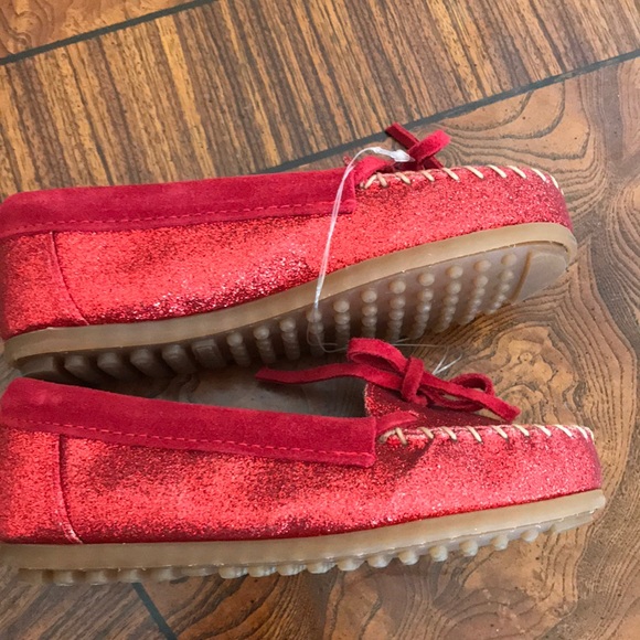 Minnetonka Girls Red Glitter shoes size 2,3,4 NWOT - Picture 4 of 8